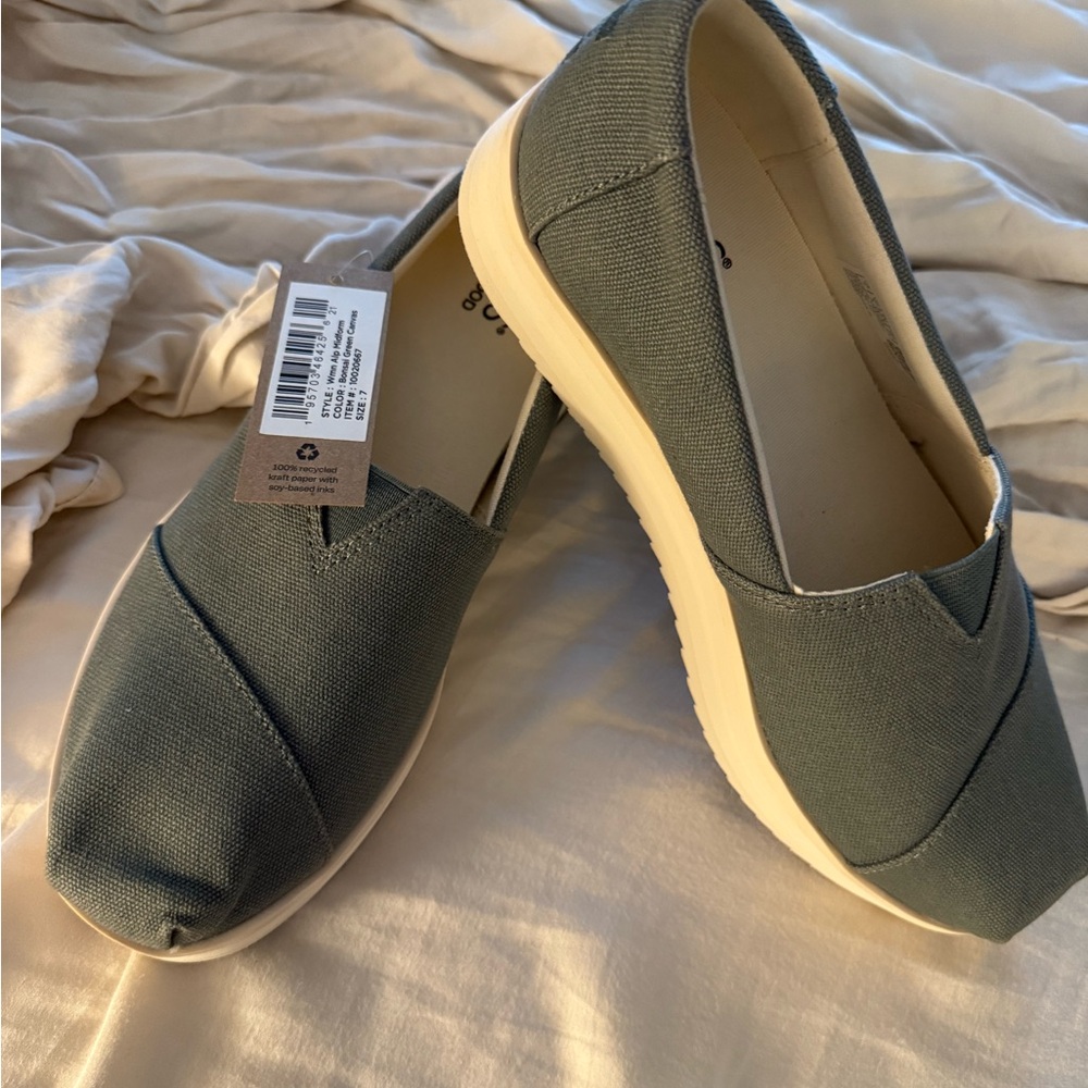 Toms Women's Green Canvas Flats
